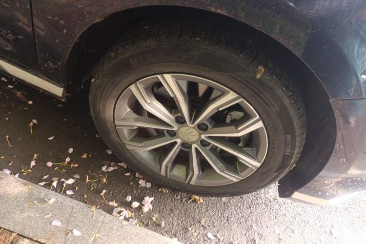 Used BYD Song MAX 2021 Upgraded Model 1.5T Automatic Prestige 7-Seater Right Front Wheel Hub