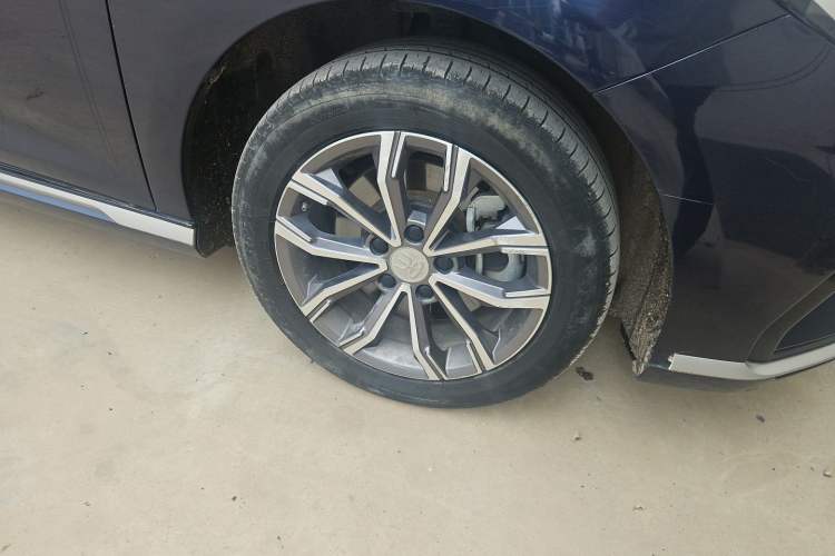 Used BYD Song MAX 2021 Upgraded Model 1.5T Automatic Luxury 7-Seater Right Front Wheel Hub