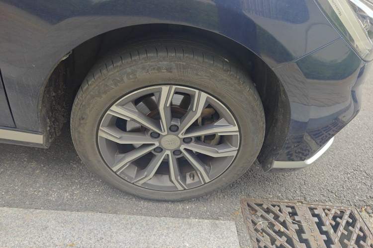 Used BYD Song MAX 2021 Upgraded Model 1.5T Automatic Luxury 7-Seater Right Front Wheel Hub