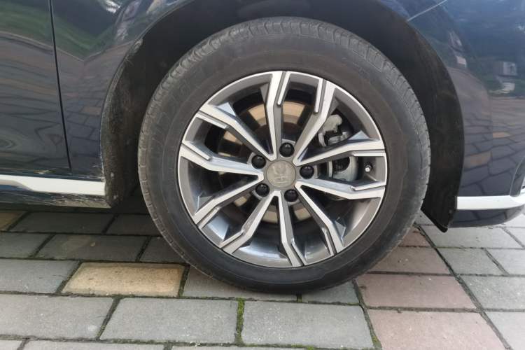 Used BYD Song MAX 2021 Upgraded Model 1.5T Automatic Luxury 7-Seater Right Front Wheel Hub