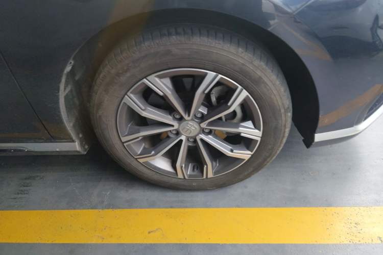 Used BYD Song MAX 2021 Upgraded Model 1.5T Automatic Luxury 7-Seater Right Front Wheel Hub