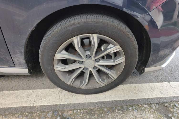 Used BYD Song MAX 2021 Upgraded Model 1.5T Automatic Luxury 6-Seater Right Front Wheel Hub