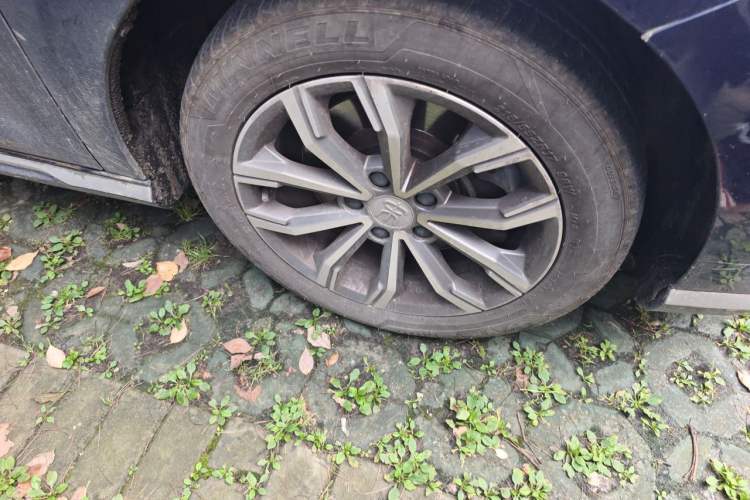 Used BYD Song MAX 2021 Upgraded Model 1.5T Automatic Prestige 6-Seater Right Front Wheel Hub