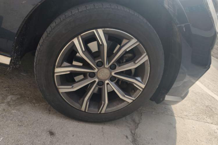 Used BYD Song MAX 2021 Upgraded Model 1.5T Automatic Luxury 6-Seater Right Front Wheel Hub