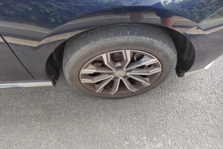 Used BYD Song MAX 2021 Upgraded Model 1.5T Automatic Prestige 6-Seater Right Front Wheel Hub