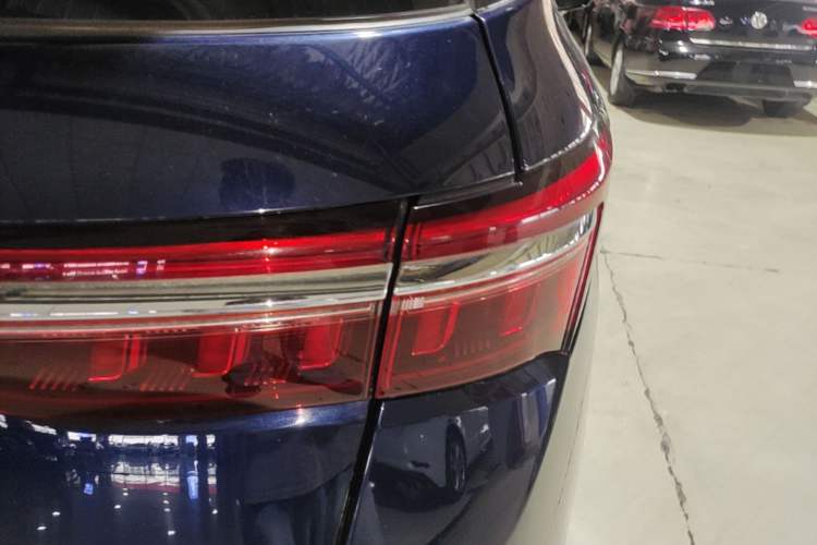 Used BYD Song MAX 2021 Upgraded Model 1.5T Automatic Luxury 7-Seater Right Rear Taillight