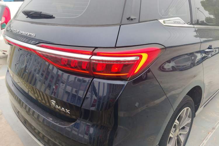 Used BYD Song MAX 2021 Upgraded Model 1.5T Automatic Luxury 6-Seater Right Rear Taillight