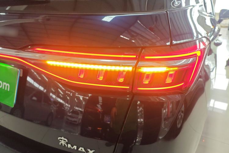 Used BYD Song MAX 2021 Upgraded Model 1.5T Automatic Prestige 7-Seater Right Rear Taillight