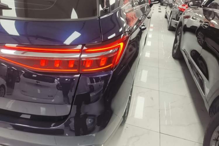 Used BYD Song MAX 2021 Upgraded Model 1.5T Automatic Luxury 7-Seater Right Rear Taillight