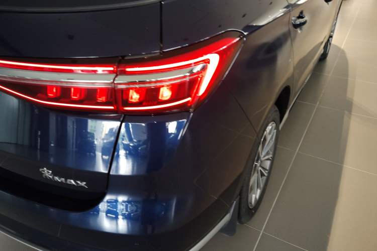 Used BYD Song MAX 2021 Upgraded Model 1.5T Automatic Luxury 7-Seater Right Rear Taillight