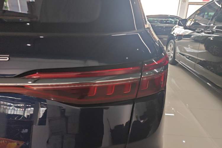 Used BYD Song MAX 2021 Upgraded Model 1.5T Automatic Flagship 7-Seater Right Rear Taillight
