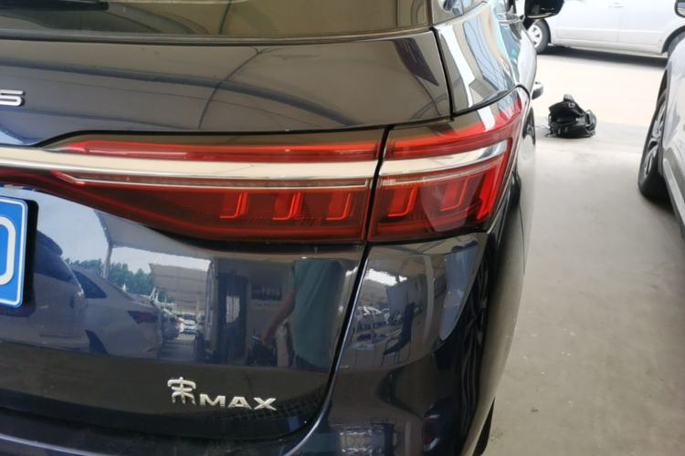 Used BYD Song MAX 2021 Upgraded Model 1.5T Automatic Luxury 7-Seater Right Rear Taillight