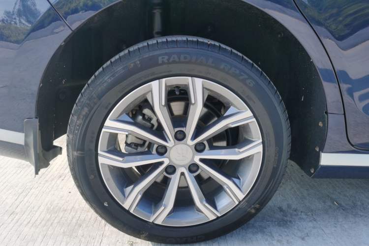 Used BYD Song MAX 2021 Upgraded Model 1.5T Automatic Flagship Version with 6 Seats Right Rear Wheel Hub
