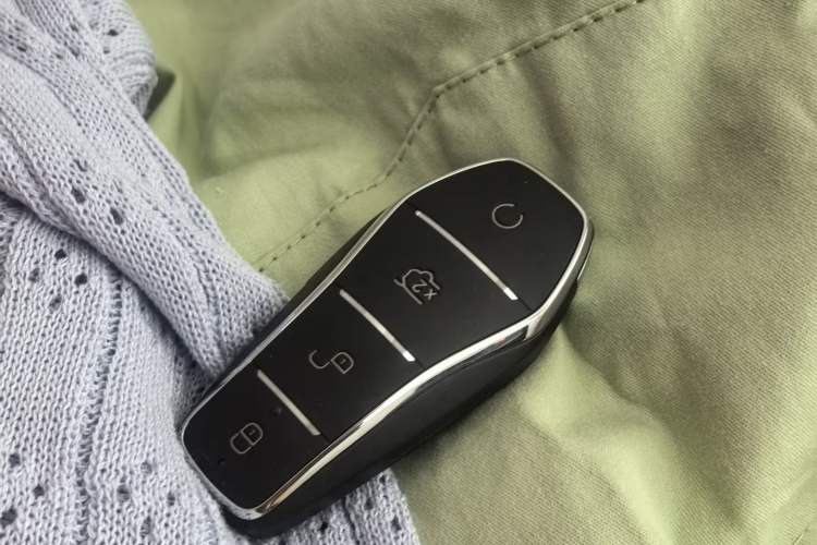 Used BYD Song MAX 2021 Upgraded Model 1.5T Automatic Prestige 6-Seater Vehicle Key