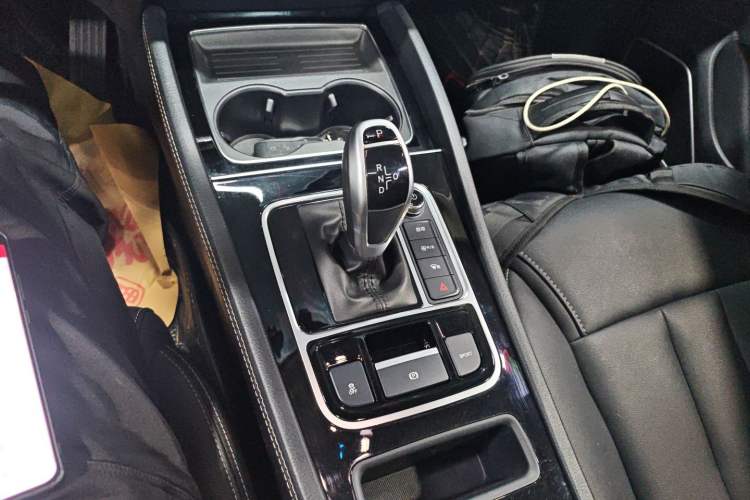 Used BYD Song MAX 2021 Upgraded Model 1.5T Automatic Luxury 7-Seater Gear Lever
