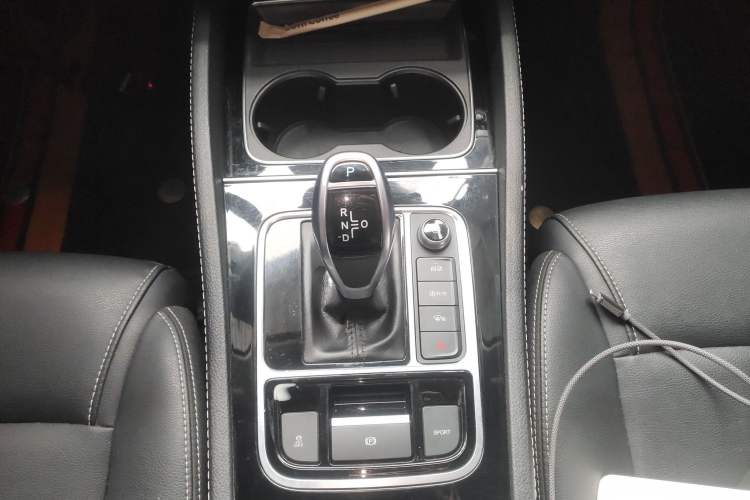 Used BYD Song MAX 2021 Upgraded Model 1.5T Automatic Luxury 7-Seater Gear Lever