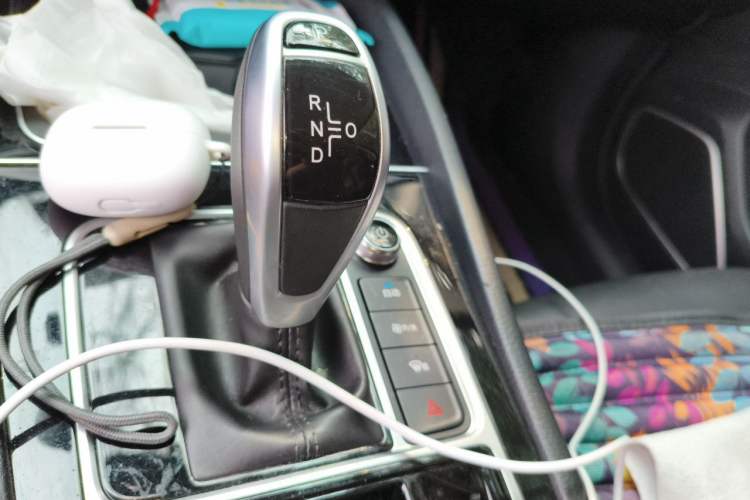 Used BYD Song MAX 2021 Upgraded Model 1.5T Automatic Luxury 7-Seater Gear Lever