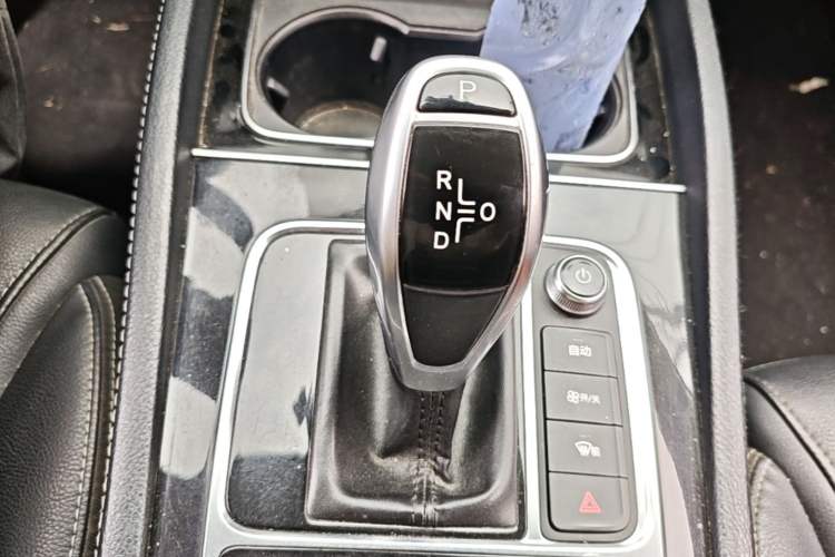 Used BYD Song MAX 2021 Upgraded Model 1.5T Automatic Luxury 7-Seater Gear Lever