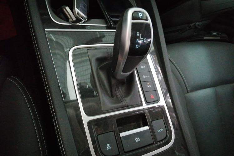 Used BYD Song MAX 2021 Upgraded Model 1.5T Automatic Luxury 7-Seater Gear Lever
