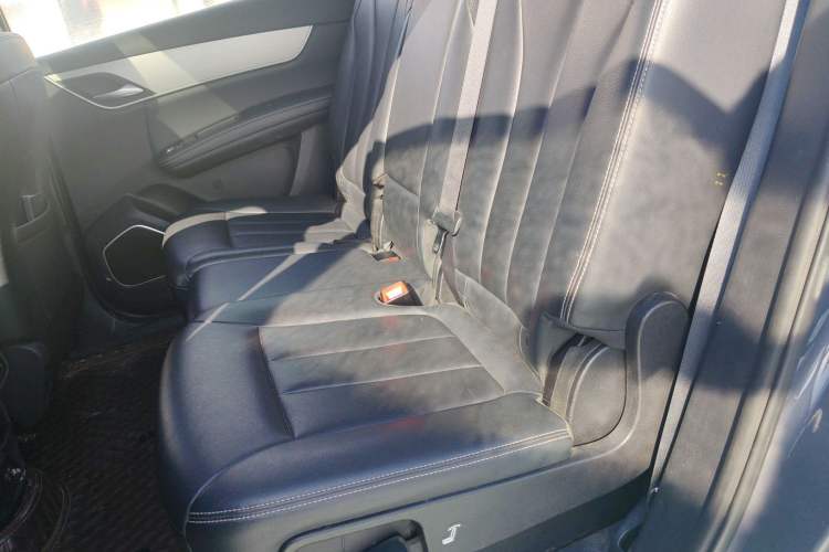 Used BYD Song MAX 2021 Upgraded Model 1.5T Automatic Luxury 7-Seater Interior 4