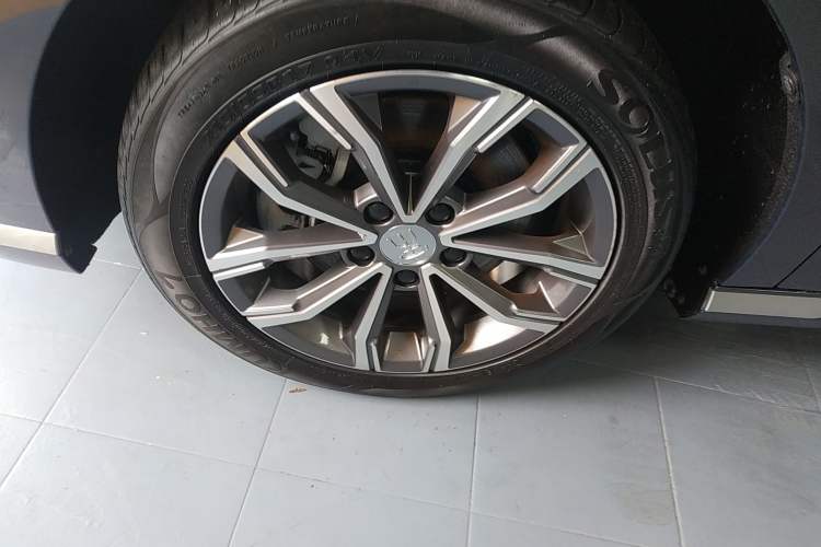 Used BYD Song MAX 2021 Upgraded Model 1.5T Automatic Luxury 7-Seater Left Front Wheel Hub