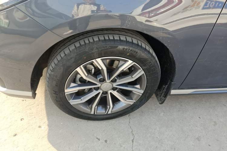 Used BYD Song MAX 2021 Upgraded Model 1.5T Automatic Luxury 7-Seater Left Front Wheel Hub