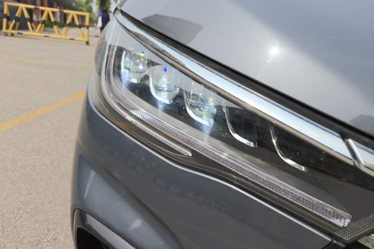 Used BYD Song MAX 2021 Upgraded Model 1.5T Automatic Luxury 7-Seater Right Front Headlight