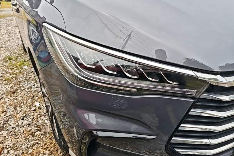 Used BYD Song MAX 2021 Upgraded Model 1.5T Automatic Luxury 7-Seater Right Front Headlight