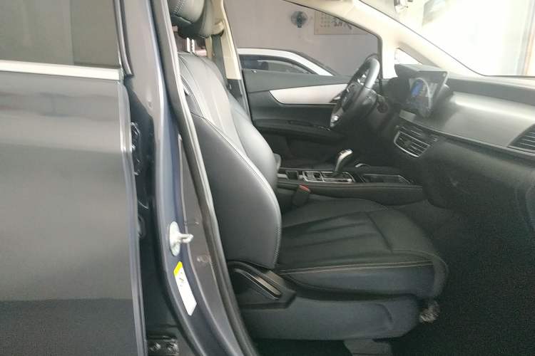 Used BYD Song MAX 2021 Upgraded Model 1.5T Automatic Luxury 7-Seater Right Front Seat