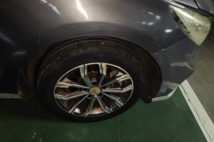 Used BYD Song MAX 2021 Upgraded Model 1.5T Automatic Luxury 7-Seater Right Front Wheel Hub