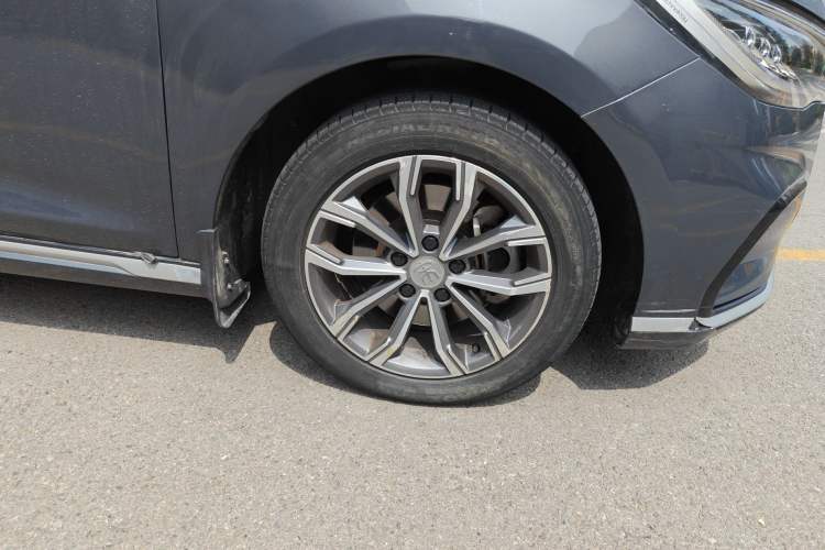 Used BYD Song MAX 2021 Upgraded Model 1.5T Automatic Luxury 7-Seater Right Front Wheel Hub