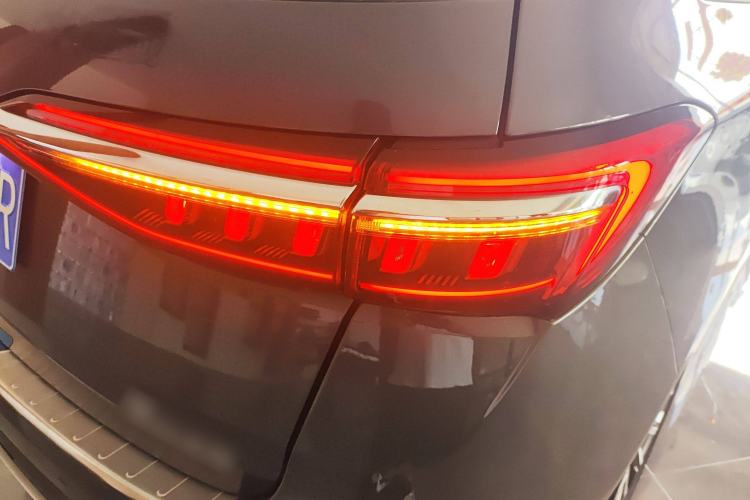 Used BYD Song MAX 2021 Upgraded Model 1.5T Automatic Luxury 7-Seater Right Rear Taillight