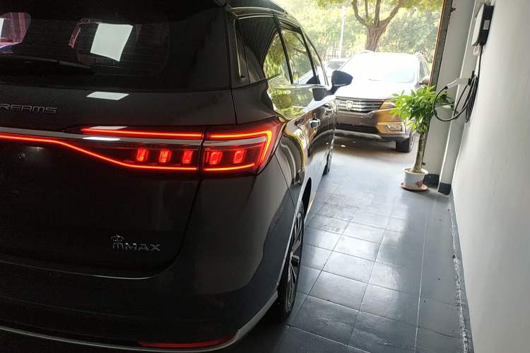 Used BYD Song MAX 2021 Upgraded Model 1.5T Automatic Luxury 7-Seater Right Rear Taillight