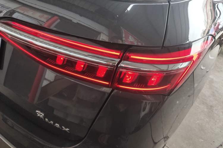 Used BYD Song MAX 2021 Upgraded Model 1.5T Automatic Luxury 7-Seater Right Rear Taillight