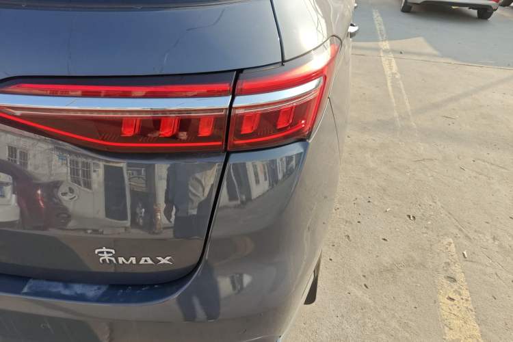 Used BYD Song MAX 2021 Upgraded Model 1.5T Automatic Luxury 7-Seater Right Rear Taillight