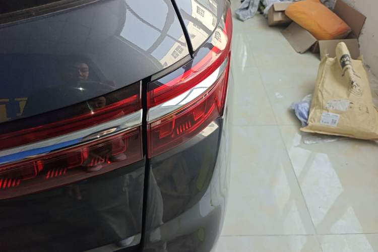 Used BYD Song MAX 2021 Upgraded Model 1.5T Automatic Luxury 7-Seater Right Rear Taillight