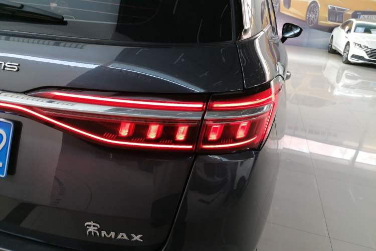 Used BYD Song MAX 2021 Upgraded Model 1.5T Automatic Luxury 7-Seater Right Rear Taillight