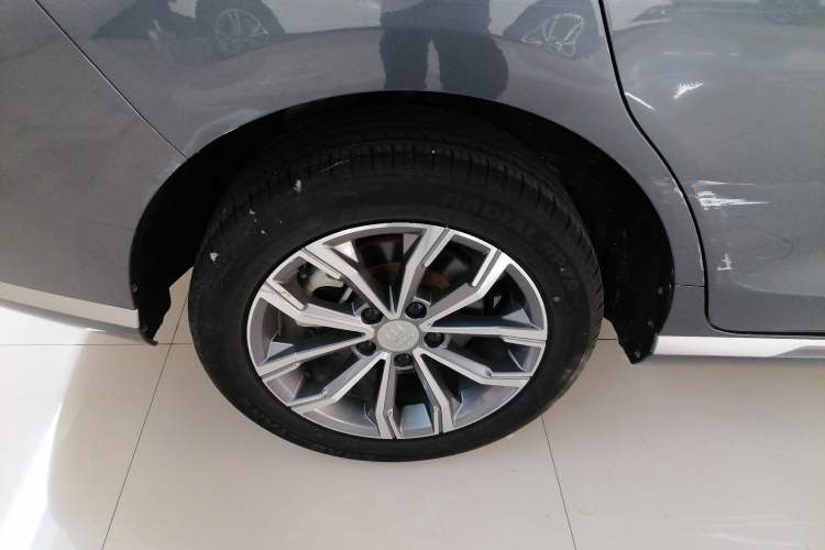 Used BYD Song MAX 2021 Upgraded Model 1.5T Automatic Luxury 7-Seater Right Rear Wheel Hub