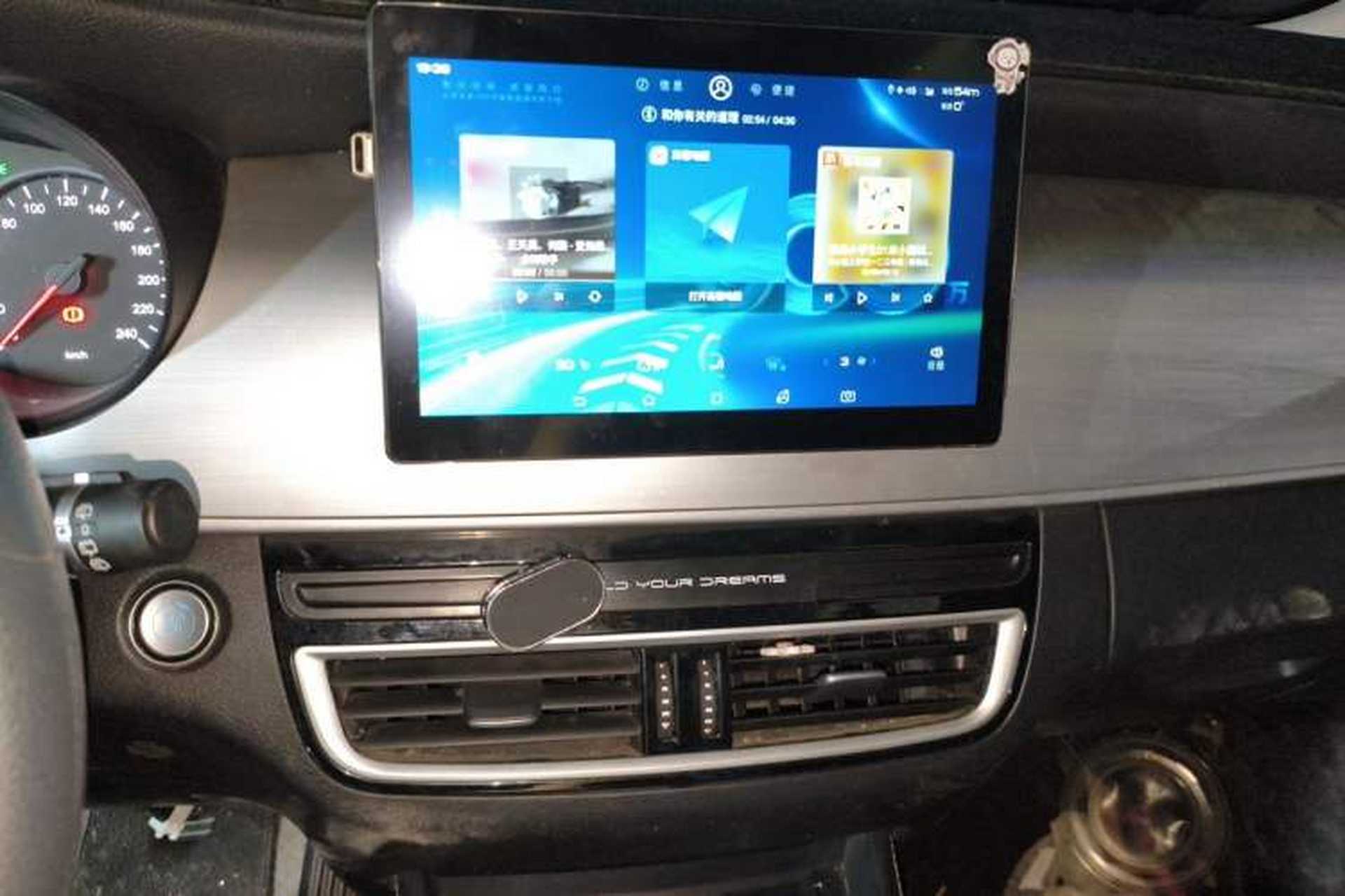 Used BYD Song MAX 2021 Upgraded Model 1.5T Manual Luxury 7-Seater Audio And AC Panel