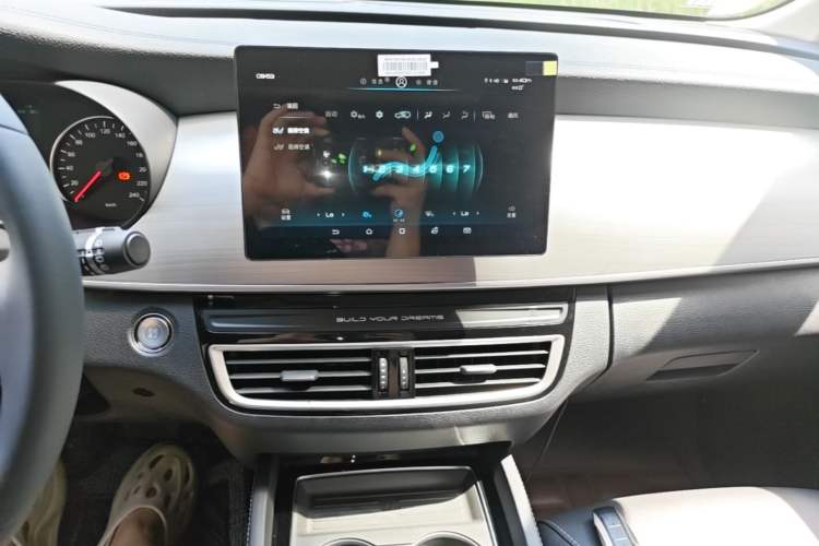 Used BYD Song MAX 2021 Upgraded Model 1.5T Automatic Luxury 6-Seater Audio And AC Panel
