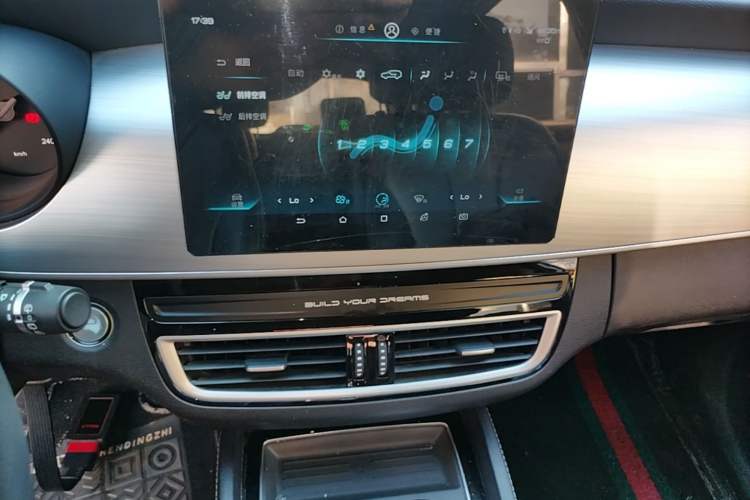 Used BYD Song MAX 2021 Upgraded Model 1.5T Automatic Luxury 6-Seater Audio And AC Panel