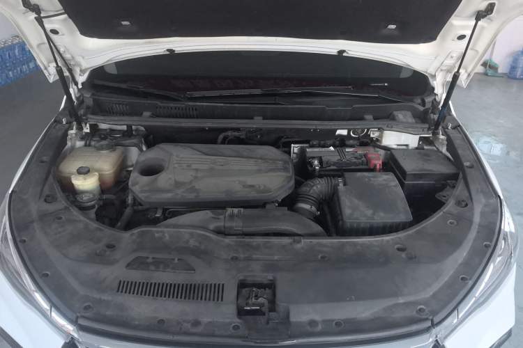 Used BYD Song MAX 2021 Upgraded Model 1.5T Manual Luxury 7-Seater Engine Bay