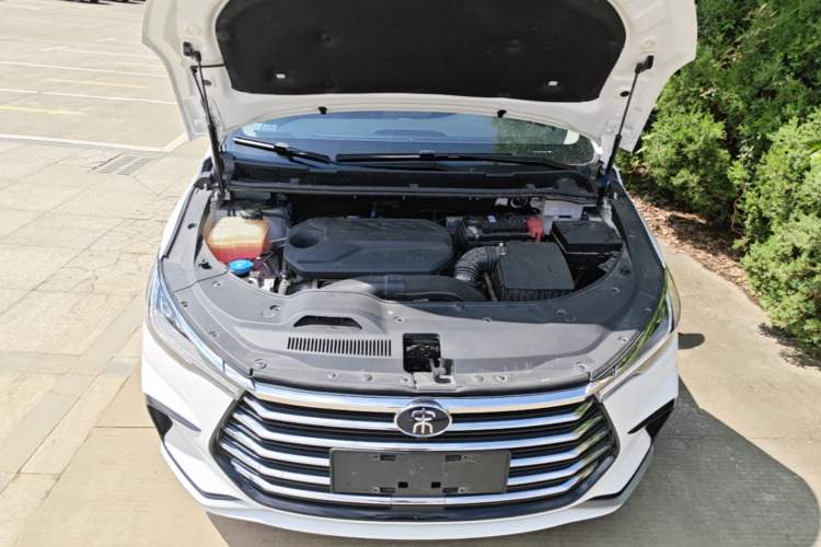 Used BYD Song MAX 2021 Upgraded Model 1.5T Automatic Luxury 6-Seater Engine Bay