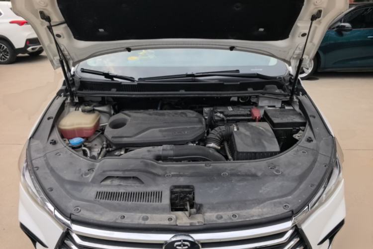 Used BYD Song MAX 2021 Upgraded Model 1.5T Automatic Luxury 6-Seater Engine Bay