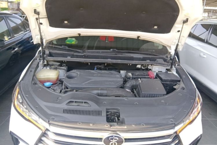 Used BYD Song MAX 2021 Upgraded Model 1.5T Automatic Luxury 6-Seater Engine Bay