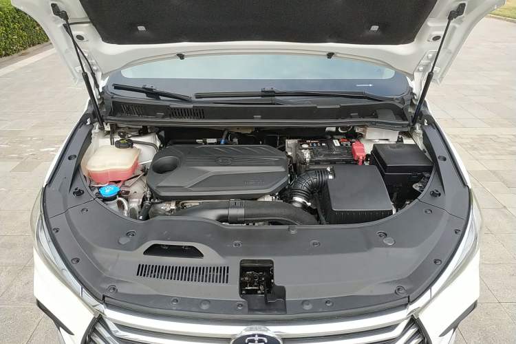 Used BYD Song MAX 2021 Upgraded Model 1.5T Automatic Luxury 7-Seater Engine Bay