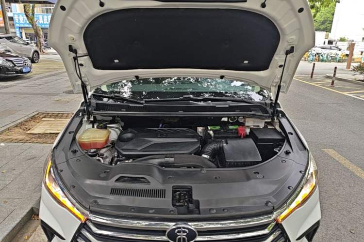 Used BYD Song MAX 2021 Upgraded Model 1.5T Automatic Luxury 6-Seater Engine Bay