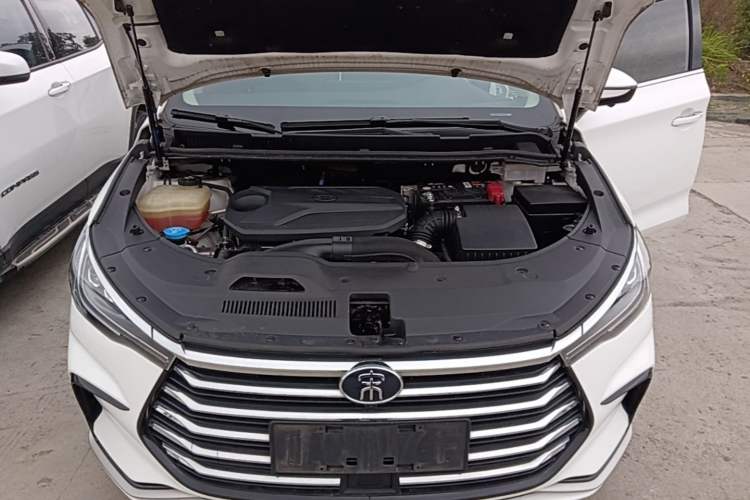 Used BYD Song MAX 2021 Upgraded Model 1.5T Automatic Flagship 7-Seater Engine Bay