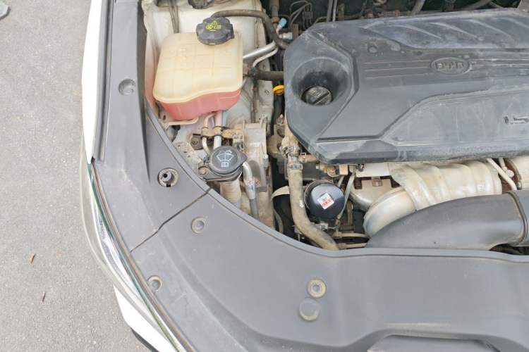Used BYD Song MAX 2021 Upgraded Model 1.5T Automatic Prestige 7-Seater Engine Bay Right