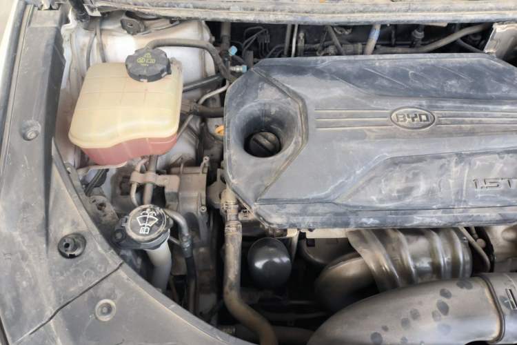 Used BYD Song MAX 2021 Upgraded Model 1.5T Automatic Luxury 7-Seater Engine Bay Right
